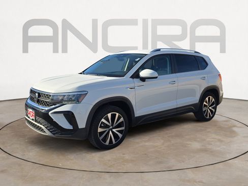 Certified 2024 Volkswagen Taos SE image 6