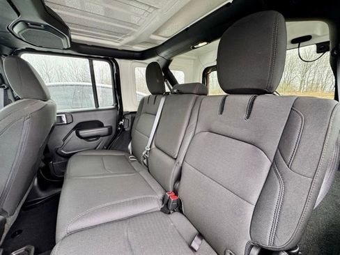 Used 2023 Jeep Wrangler Unlimited w/ Cold Weather Group AWD/4WD image 19