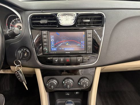 Used 2011 Chrysler 200 Limited FWD image 18