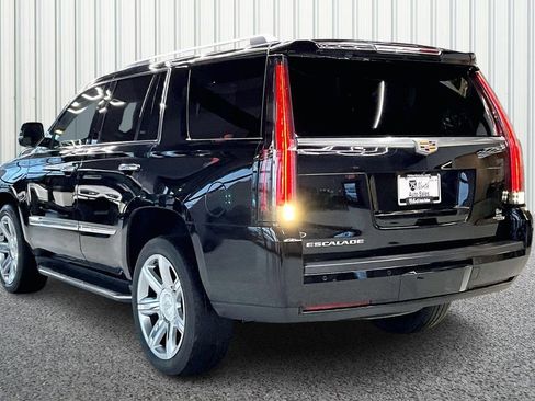Used 2016 Cadillac Escalade Luxury image 4
