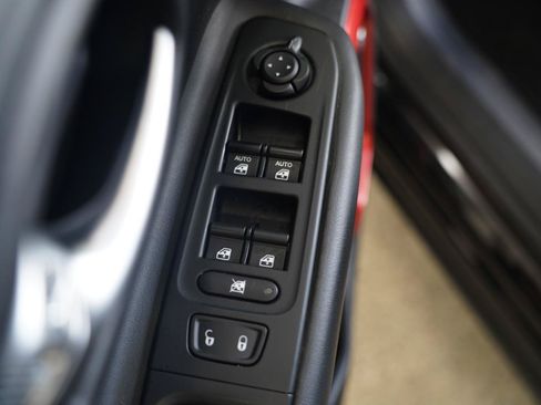 Used 2017 Jeep Renegade Trailhawk w/ Premium Trailhawk Package AWD/4WD image 28