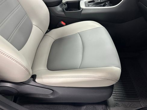 Used 2025 Toyota RAV4 XLE Premium image 57