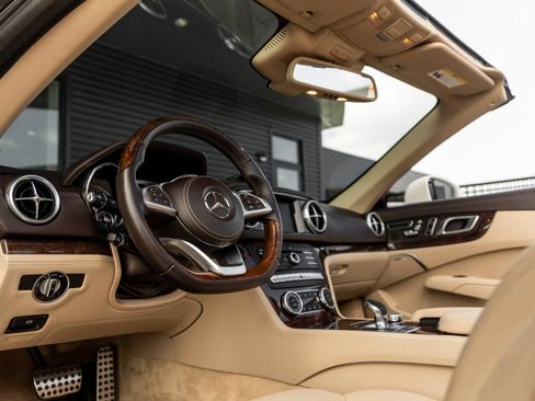 Used 2020 Mercedes-Benz SL 550 image 29