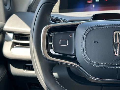 New 2026 Lincoln Navigator Reserve AWD/4WD image 9