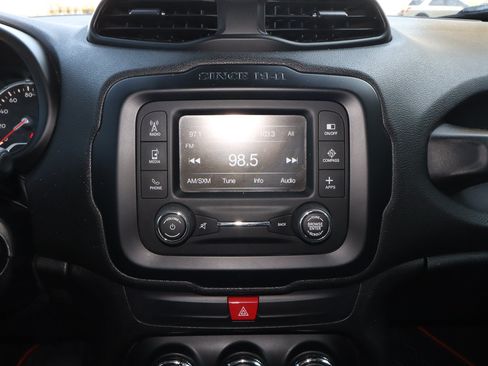 Used 2017 Jeep Renegade Altitude FWD image 22