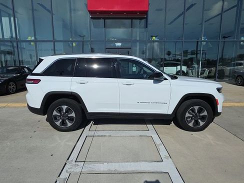 Used 2023 Jeep Grand Cherokee 4WD 4xe image 3