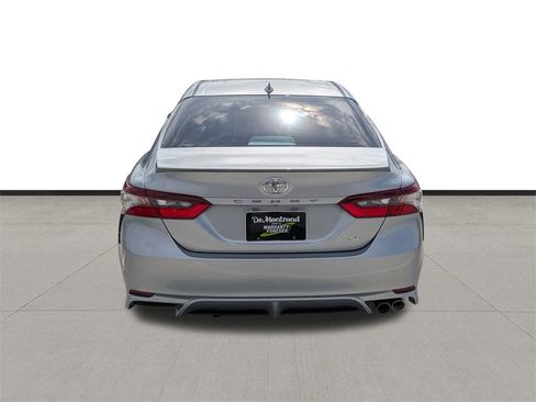Used 2021 Toyota Camry SE image 6