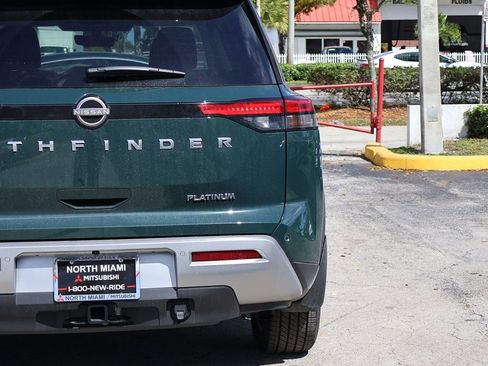 Used 2024 Nissan Pathfinder Platinum FWD image 17