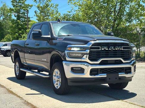 Certified 2026 RAM 2500 Big Horn AWD/4WD image 1