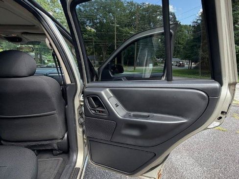 Used 2004 Jeep Grand Cherokee Laredo AWD/4WD image 18
