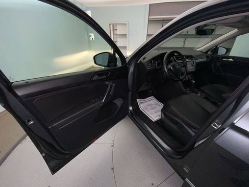 Used 2018 Volkswagen Tiguan SEL AWD/4WD image 11