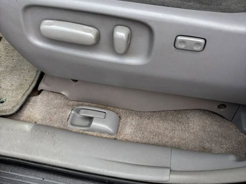 Used 2008 Toyota Sienna LE image 31