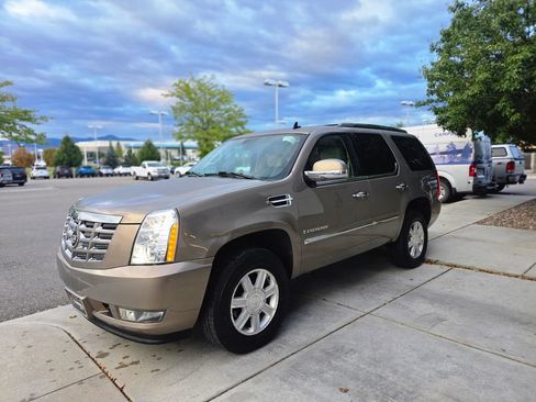 Used 2007 Cadillac Escalade AWD w/ Information Package image 5