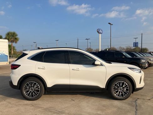 New 2026 Ford Escape SE image 8