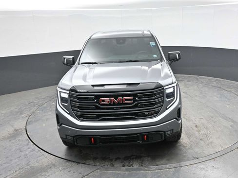 Used 2025 GMC Sierra 1500 AT4 w/ AT4 Premium Package AWD/4WD image 17