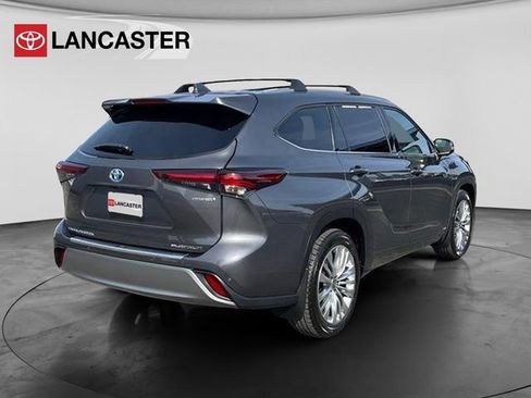 Used 2024 Toyota Highlander Platinum AWD/4WD image 7