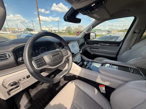 Used 2022 Jeep Wagoneer Series II image 14