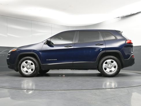 Used 2016 Jeep Cherokee Sport image 26