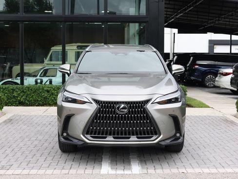 Used 2025 Lexus NX 250 FWD w/ Accessory Package (K3) image 3