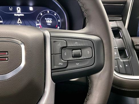 Used 2023 GMC Yukon SLT w/ SLT Luxury Package image 24