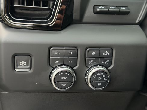 Used 2024 GMC Sierra 2500 AT4 w/ AT4 Premium Plus Package AWD/4WD image 26