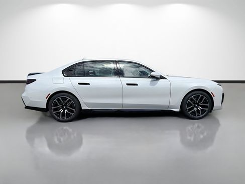New 2026 BMW 740i w/ Premium Package RWD image 2
