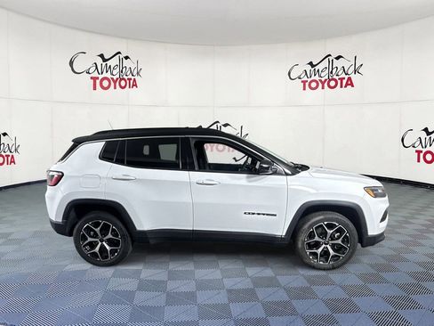 Used 2025 Jeep Compass Limited AWD/4WD image 9
