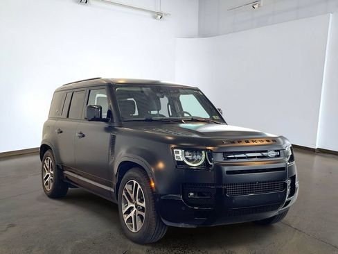 Used 2024 Land Rover Defender 110 X-Dynamic SE AWD/4WD image 3
