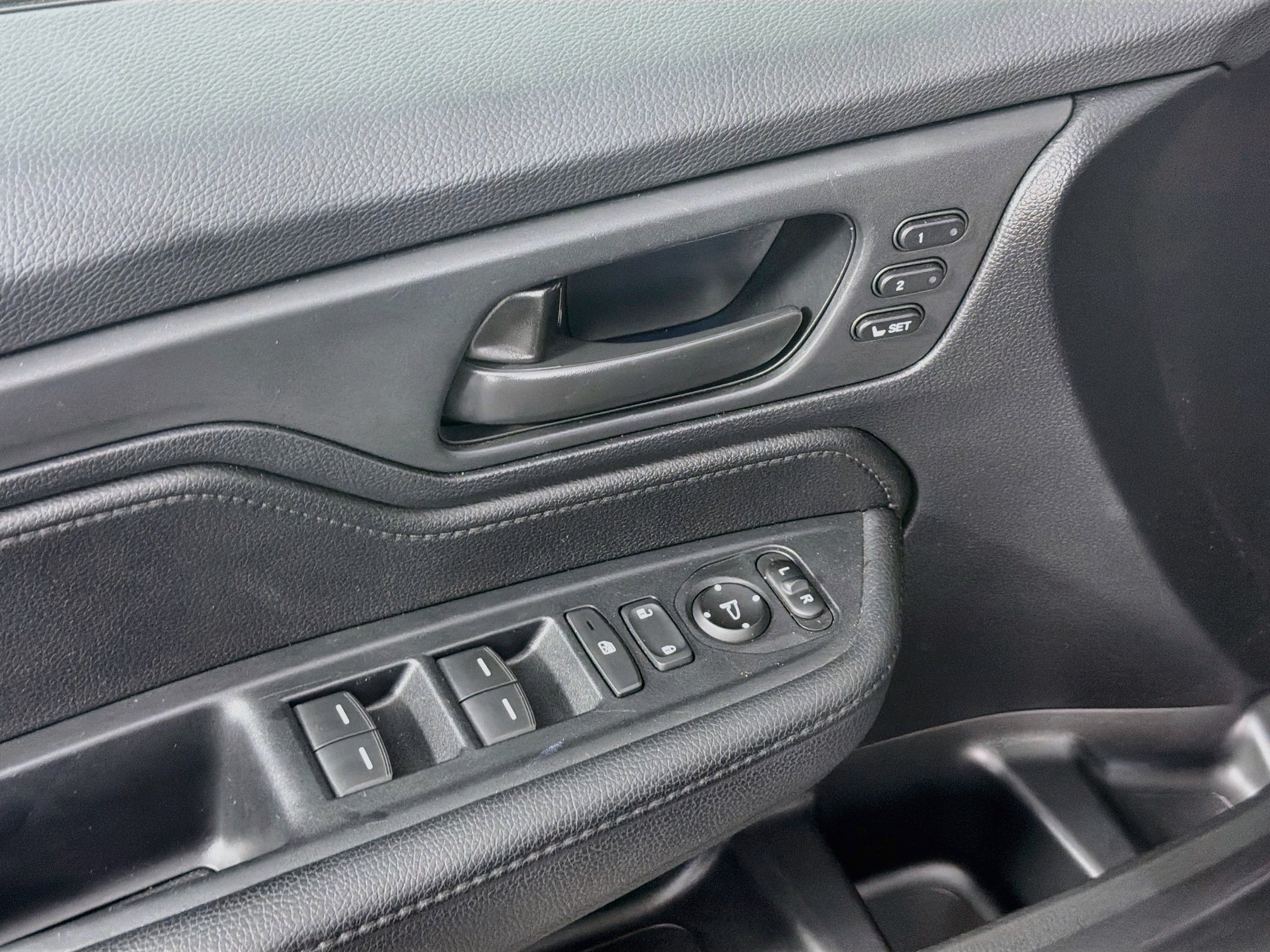 Used 2025 Honda Odyssey EX-L image 15