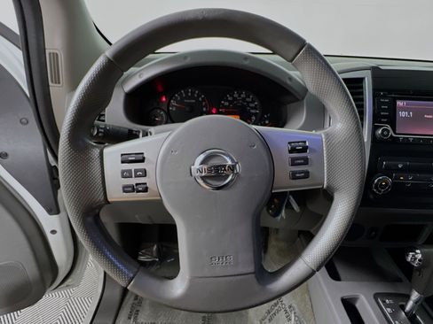 Used 2018 Nissan Frontier SV image 18