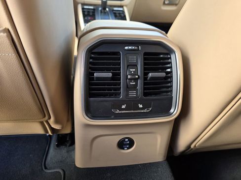 Used 2025 Porsche Macan S image 28