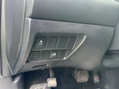 Used 2019 Nissan Pathfinder S AWD/4WD image 35