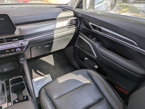 Used 2023 Kia Telluride S image 17