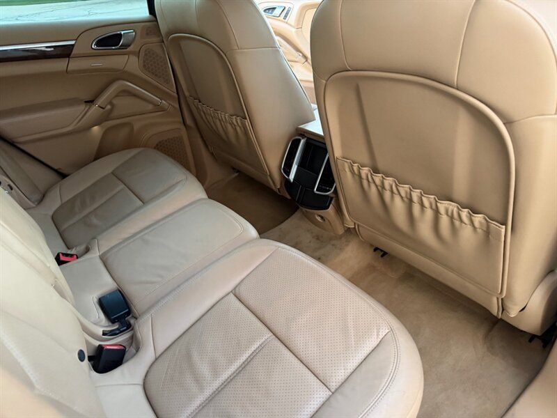 Used 2014 Porsche Cayenne Diesel AWD/4WD image 10