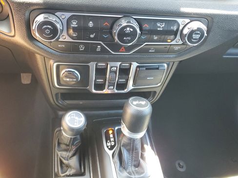 Used 2024 Jeep Wrangler Sport S image 18