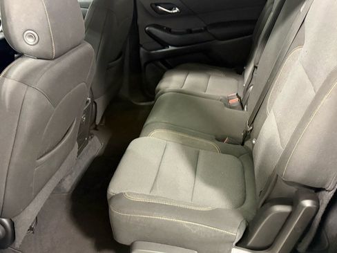 Used 2021 Chevrolet Traverse LS image 14