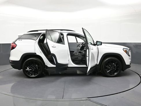 Used 2023 GMC Terrain SLE w/ Driver Convenience Package AWD/4WD image 33
