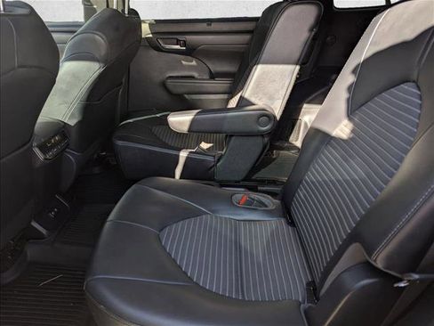 Used 2021 Toyota Highlander XSE image 21