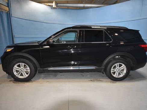 Used 2022 Ford Explorer XLT w/ Equipment Group 202A image 30