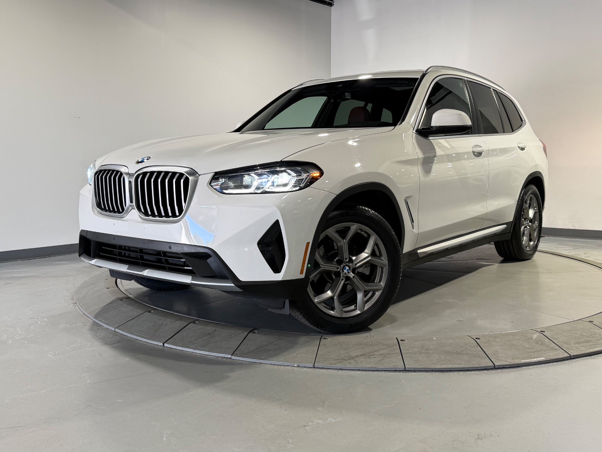 Used 2024 BMW X3 xDrive30i w/ Convenience Package AWD/4WD image 1