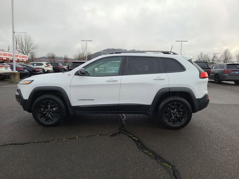 Used 2016 Jeep Cherokee Trailhawk w/ Comfort/Convenience Group image 11