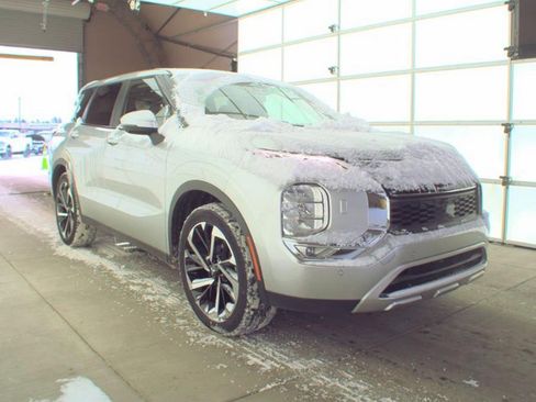 Used 2024 Mitsubishi Outlander SE image 4