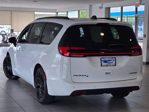 Used 2025 Chrysler Pacifica Limited FWD image 15