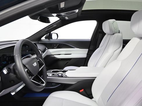 New 2025 Cadillac Lyriq Luxury image 13