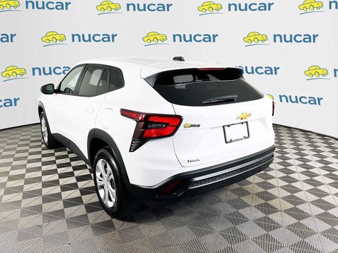 Used 2025 Chevrolet Trax LS FWD image 5