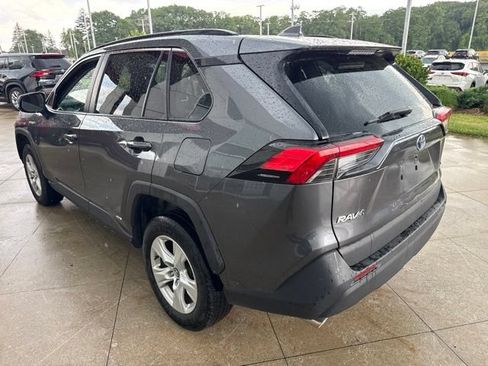 Used 2021 Toyota RAV4 XLE AWD/4WD image 5