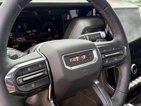 Used 2025 GMC Yukon XL AT4 w/ AT4 Premium Package image 5