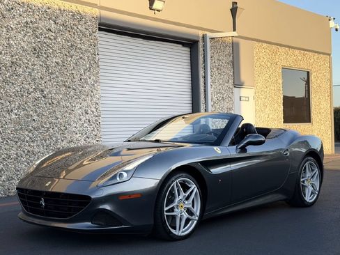 Used 2016 Ferrari California T RWD image 11
