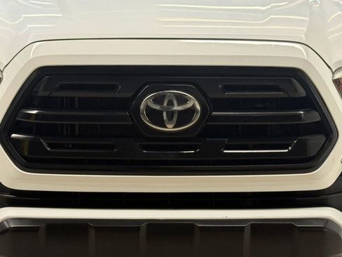 Used 2019 Toyota Tacoma SR w/ SR Convenience Package image 5