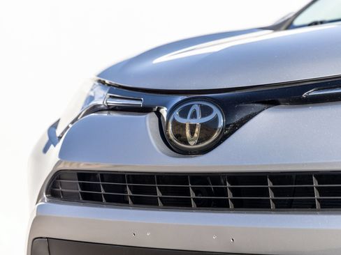 Used 2017 Toyota RAV4 LE w/ Carpet Mat Package FWD image 3